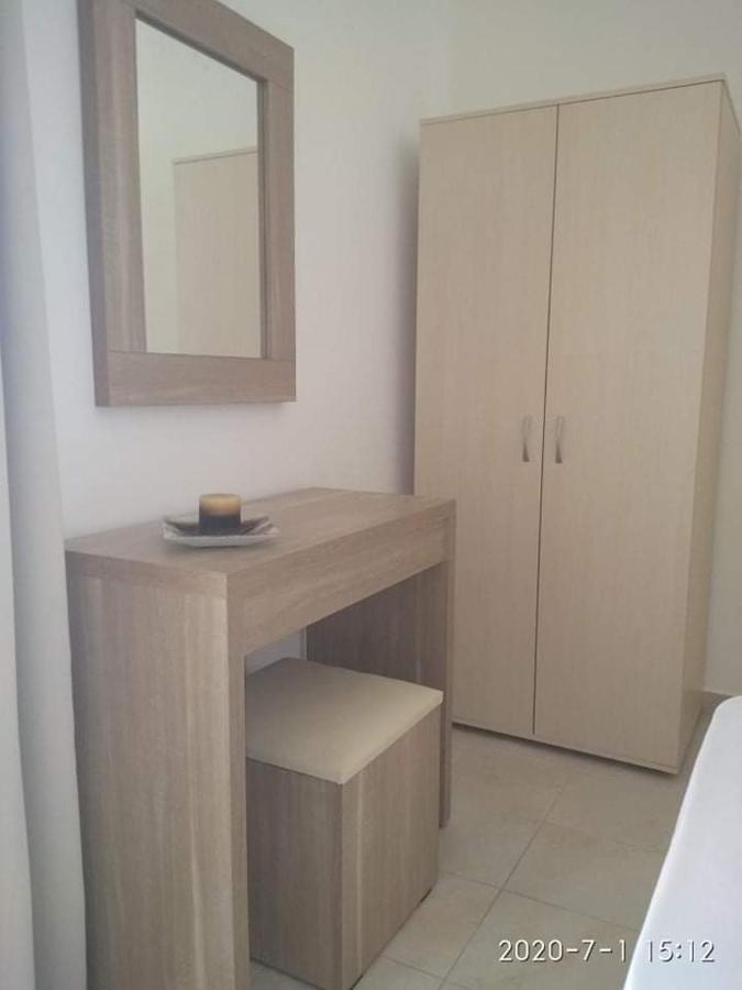 Kelly Apartments Ipsos Luaran gambar
